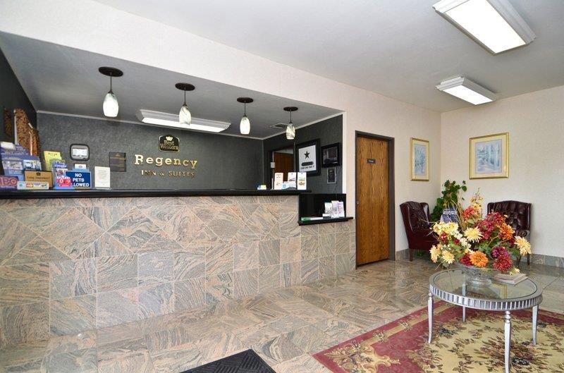Best Western Regency Inn & Suites Gonzales Интерьер фото