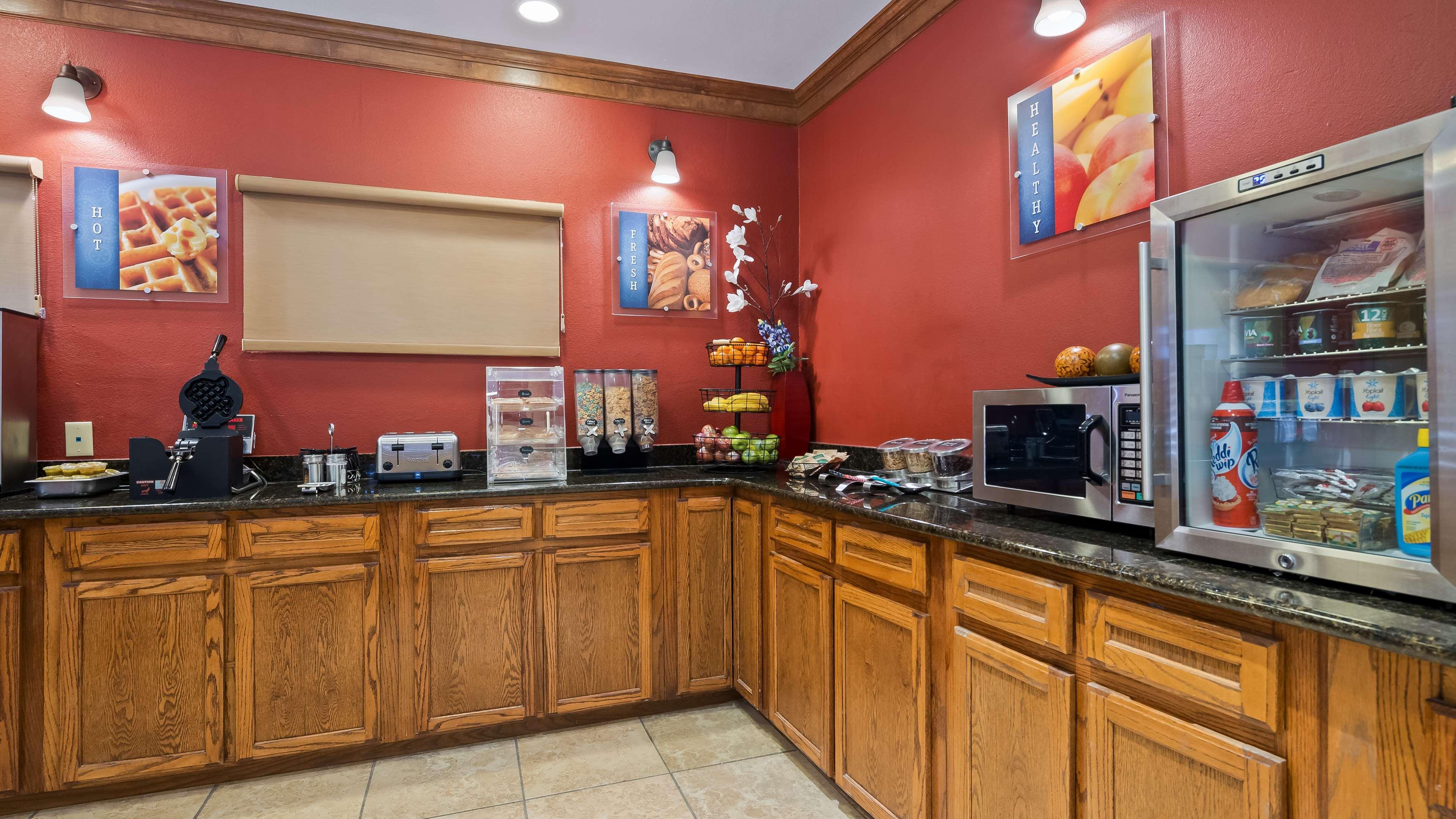 Best Western Regency Inn & Suites Gonzales Экстерьер фото