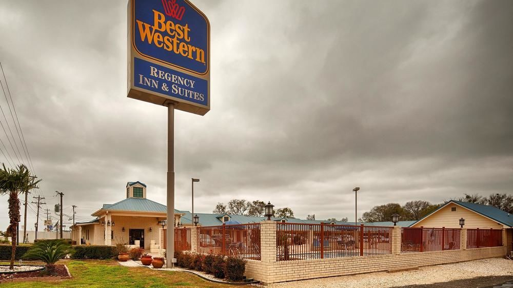 Best Western Regency Inn & Suites Gonzales Экстерьер фото