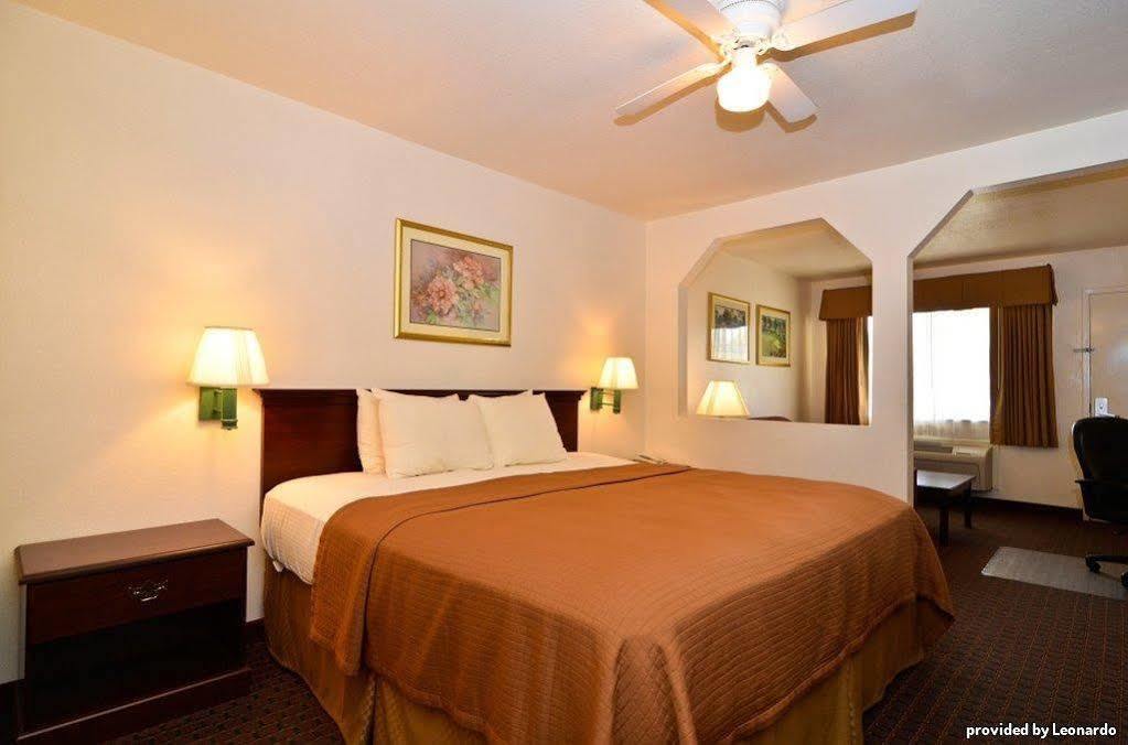 Best Western Regency Inn & Suites Gonzales Номер фото