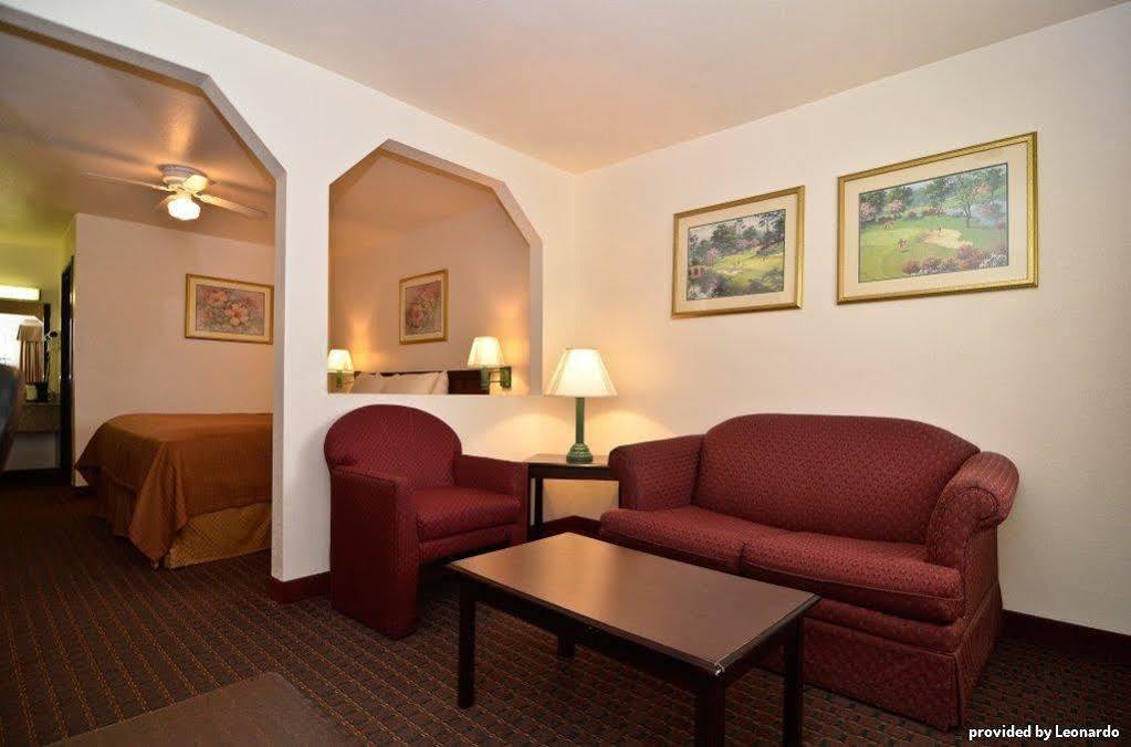 Best Western Regency Inn & Suites Gonzales Номер фото