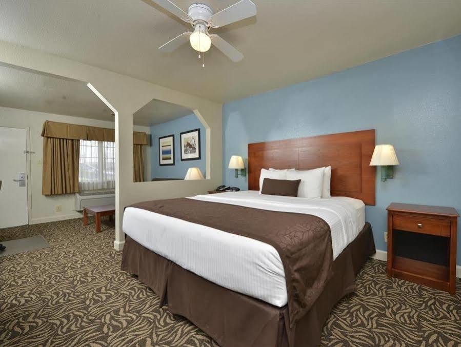 Best Western Regency Inn & Suites Gonzales Экстерьер фото